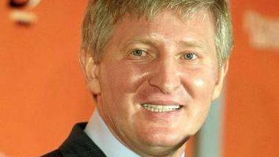 Dostluqdan sildiyi şəxsi prezident elədi, indi ölkədən qaçır